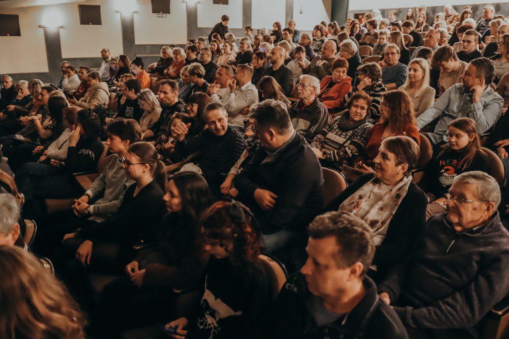 widownia na pokazie Podmorskie Opowiesci
